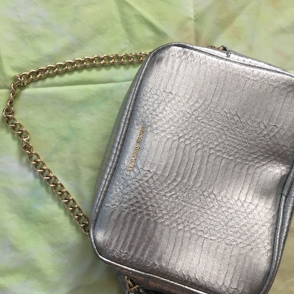 Silver Victoria’s Secret snakeskin bag w/chainNWOT - Picture 7 of 7